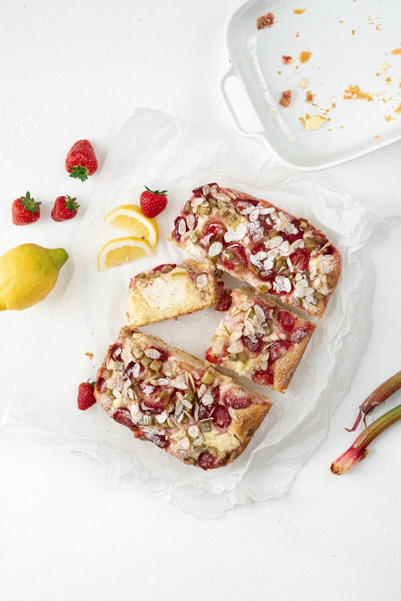 jahodový koláč s rebarborou