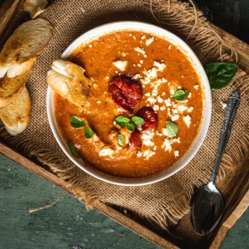 polévka z pečených rajčat s fetou